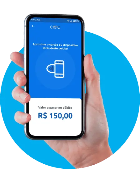 Mão branca segurando um celular a tela está aberta no Cielo Tap que facilita suas vendas por aproximação com o Cielo.